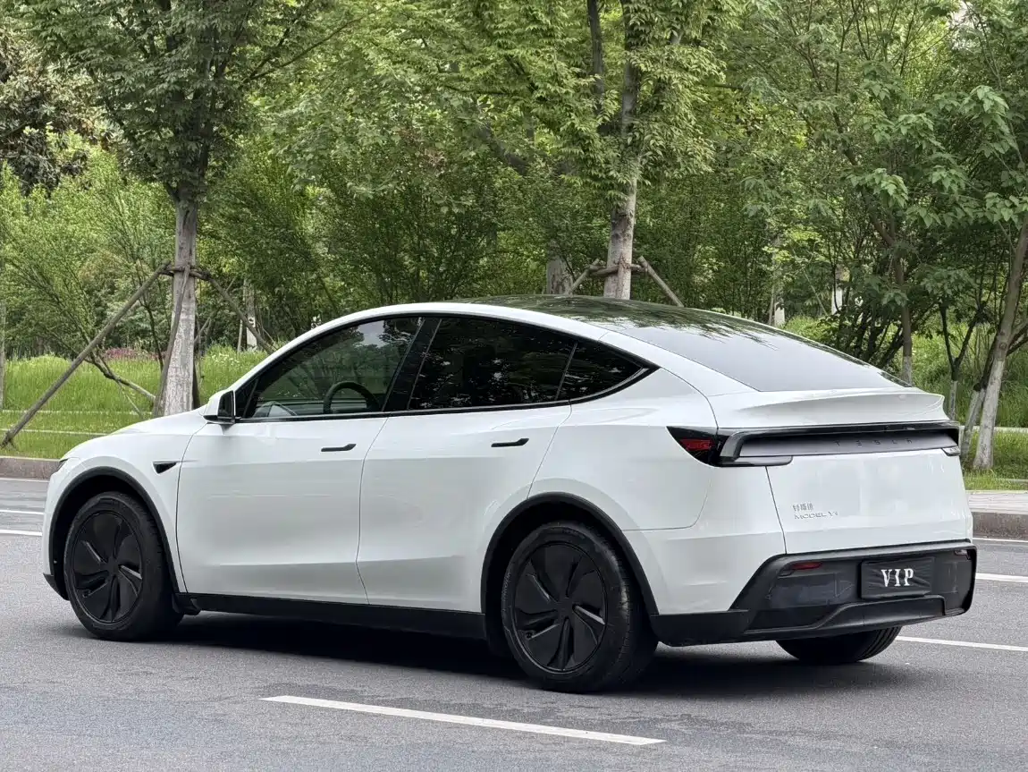 Tesla Model Y 2026 2025 Rear-Wheel Drive