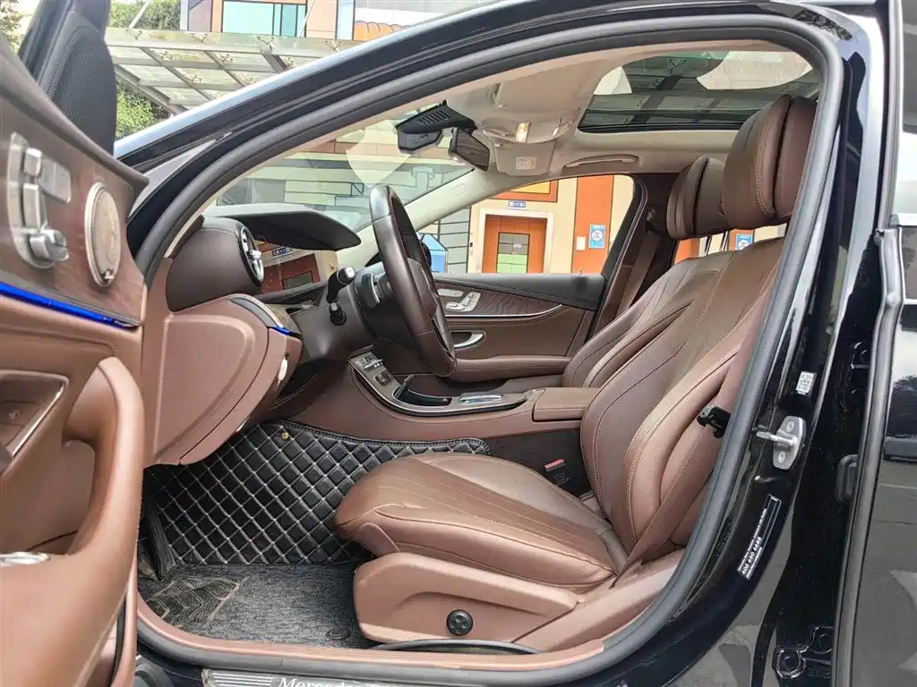 Mercedes-Benz E-Class 2023 E 300 L Fashion фото 4