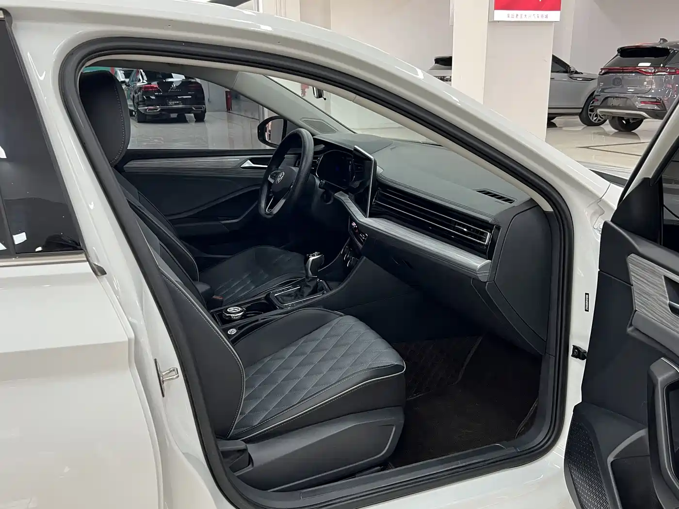 Volkswagen Sagitar 2023 300TSI DSG Surpassing Edition фото 12