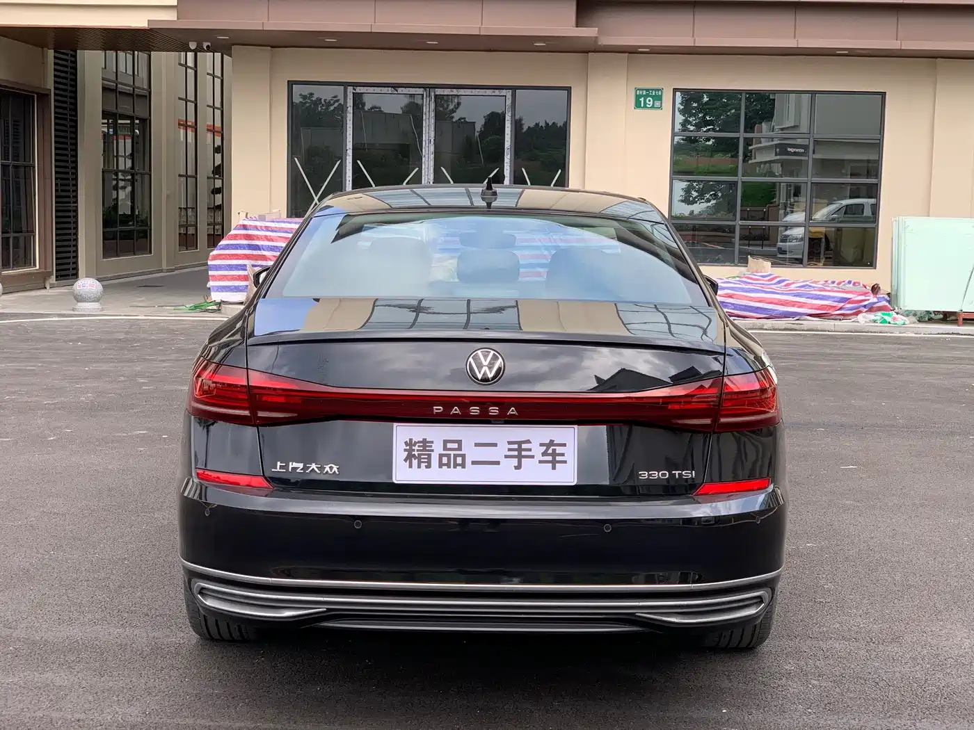 Volkswagen Passat 2023 330TSI Starlight Luxury Edition фото 5