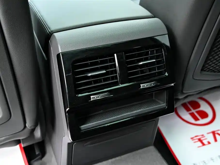 Volkswagen Touareg 2021 3.0TSI R-Line Classic Sport Package фото 35