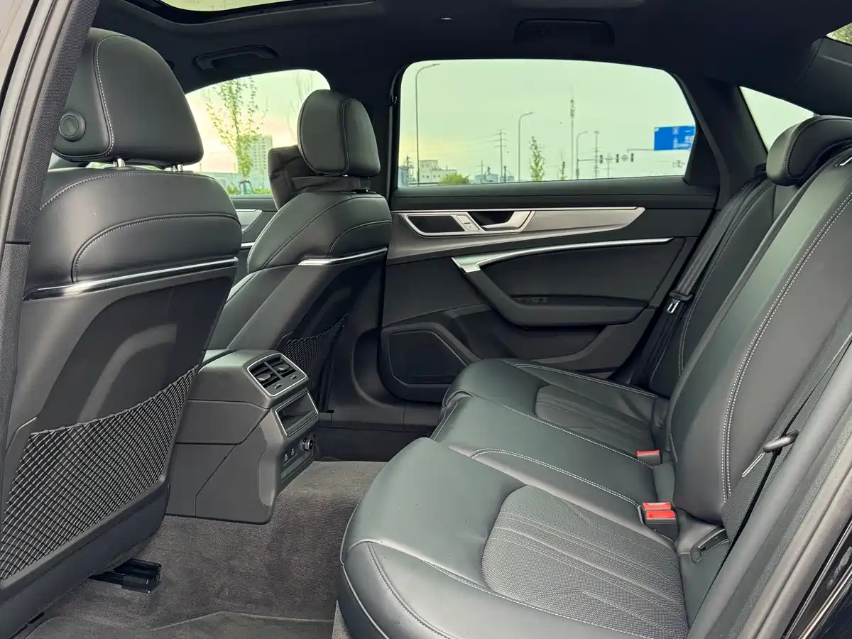 Фото 6 - Audi A6L