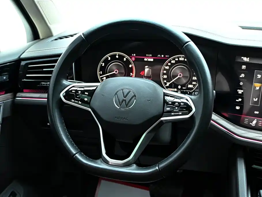 VOLKSWAGEN TOUAREG