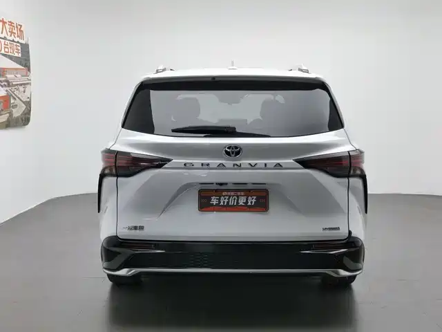 Toyota Granvia 2022 2.5L Hybrid Premium Edition — фото 4
