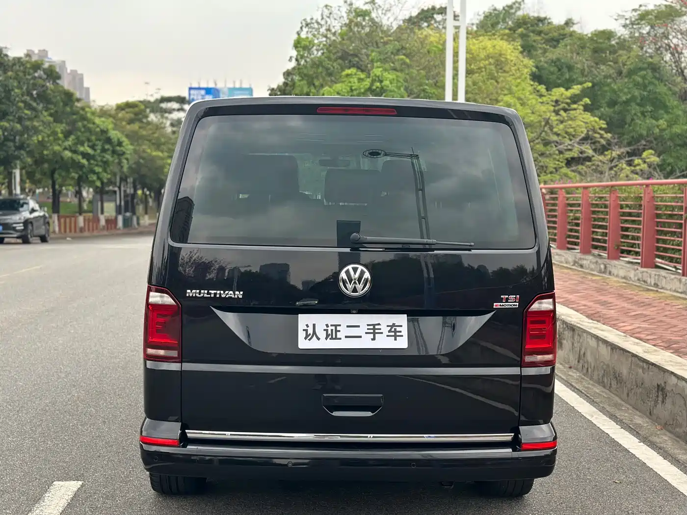 Volkswagen Multivan 2018 2.0TSI 4WD Premium Edition 7-Seater фото 5