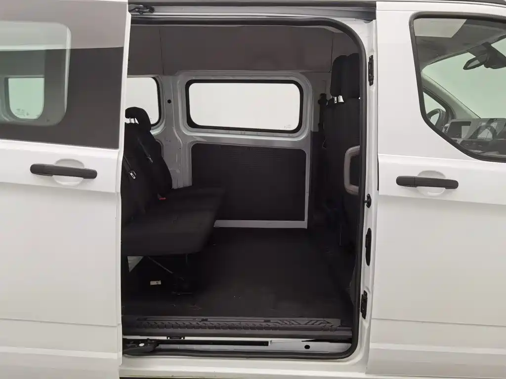 Ford Transit 2024 2023 Model 2.0T Diesel Manual Multi-Purpose Commercial Vehicle Medium Wheelbase Medium Roof 5/6-Seater