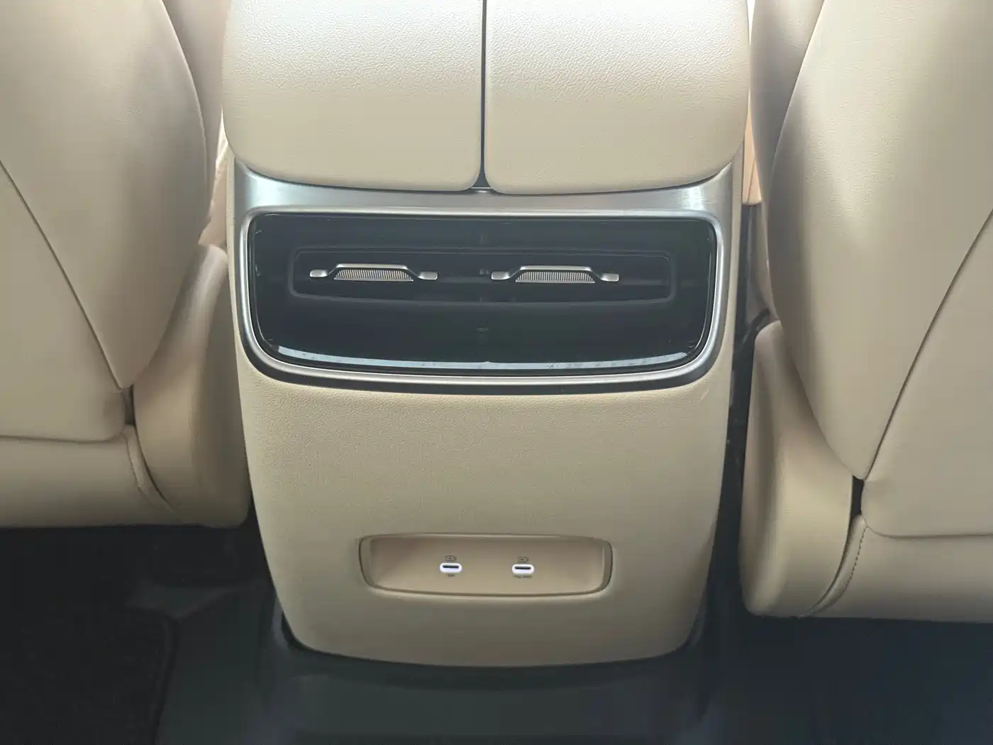 AITO Wenjie AITO M5 2025 Extended Range Ultra AWD фото 18