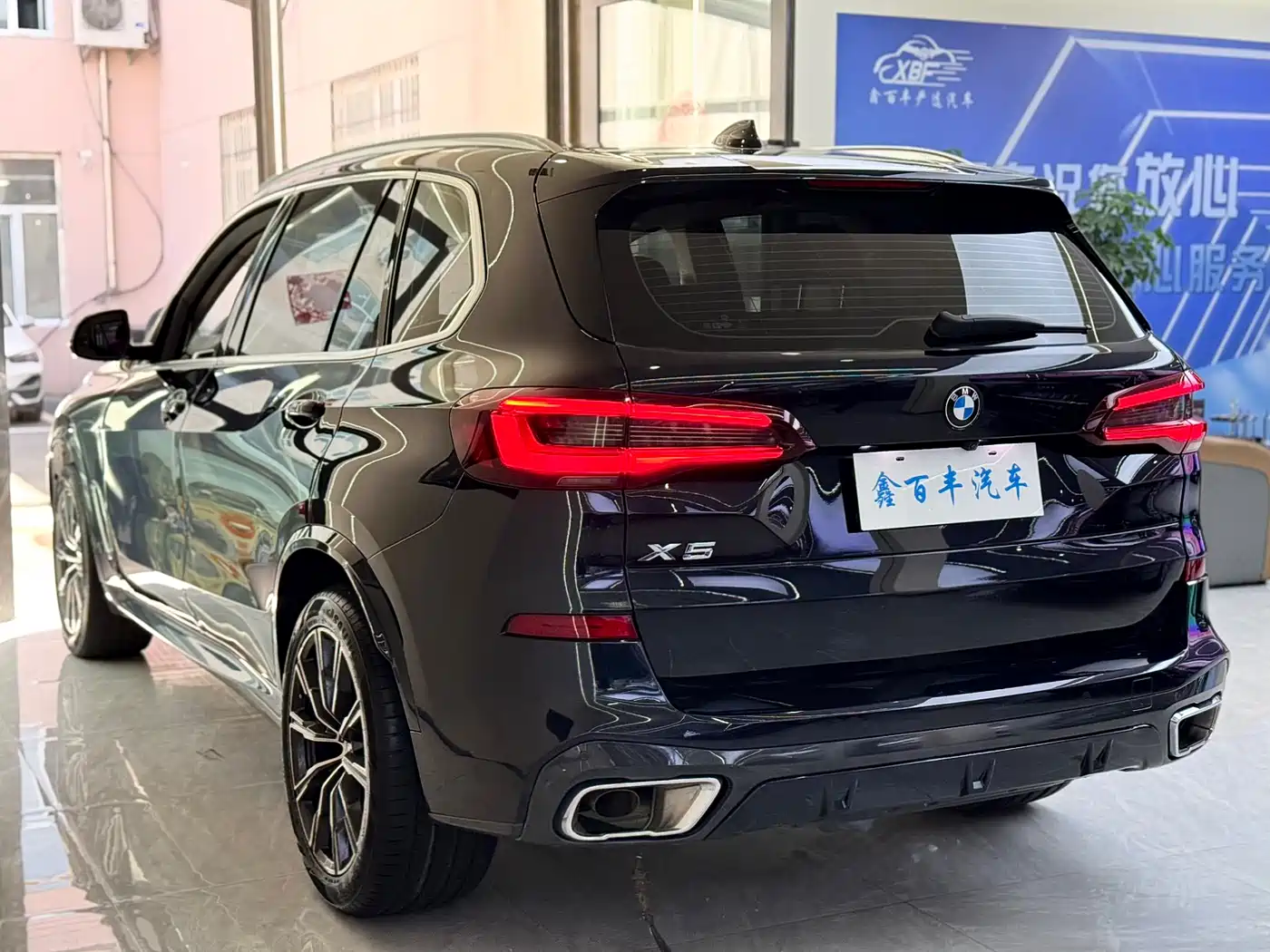 BMW X5 2022 xDrive 30Li Premium M Sport Package фото 8