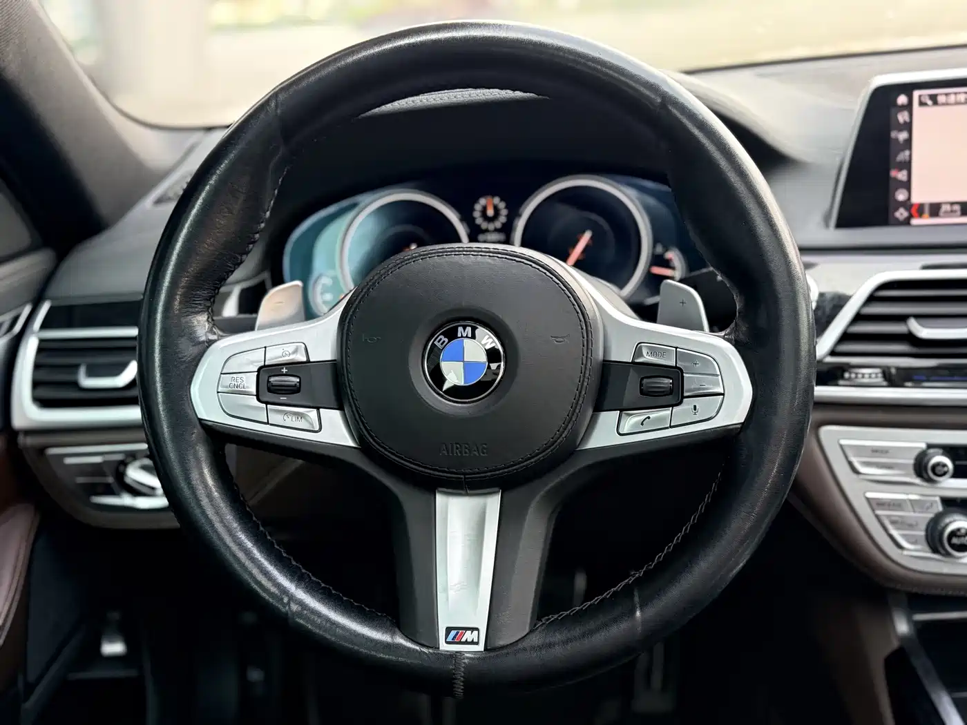 BMW 7 Series 2018 730Li Leading Type M Sport Package фото 11