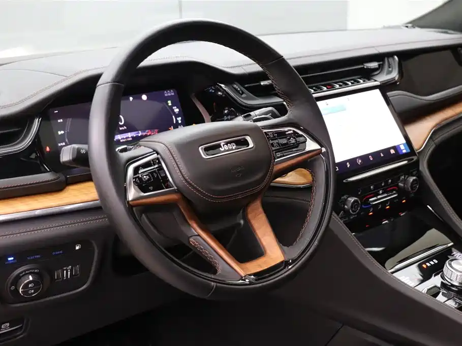 JEEP GRAND CHEROKEE 4XE (IMPORTED)