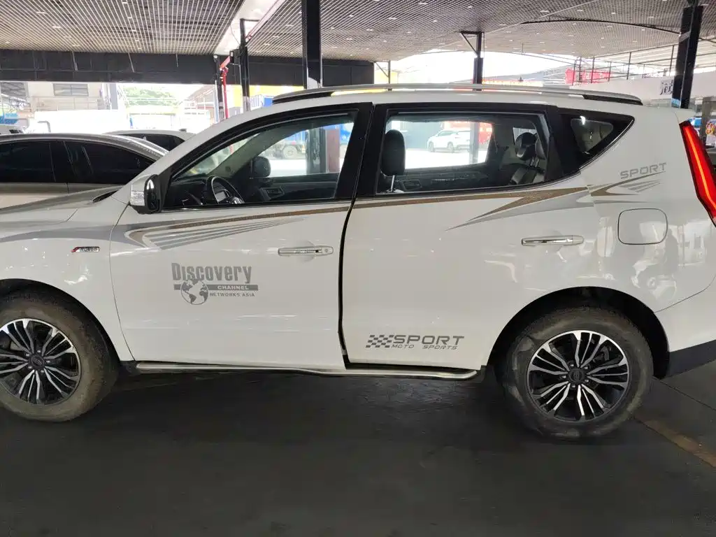 Photo 5 - Geely Emgrand X6