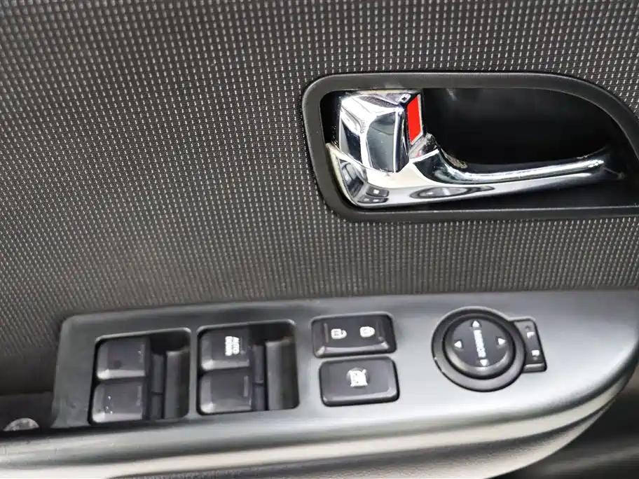 Kia K2 2012 Sedan 1.4L AT GLS Commemorative Edition фото 10