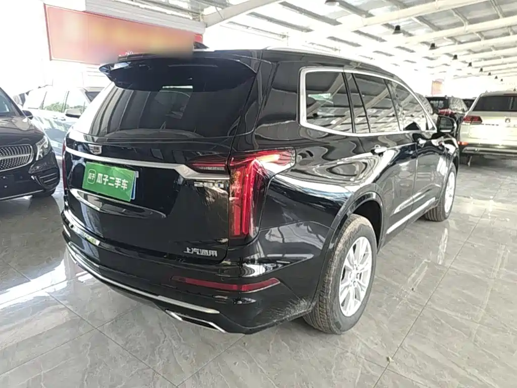 CADILLAC XT6