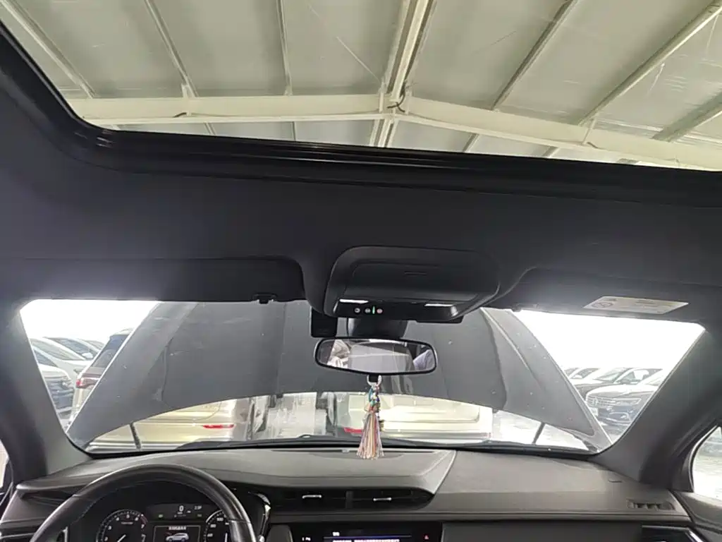 CADILLAC XT6