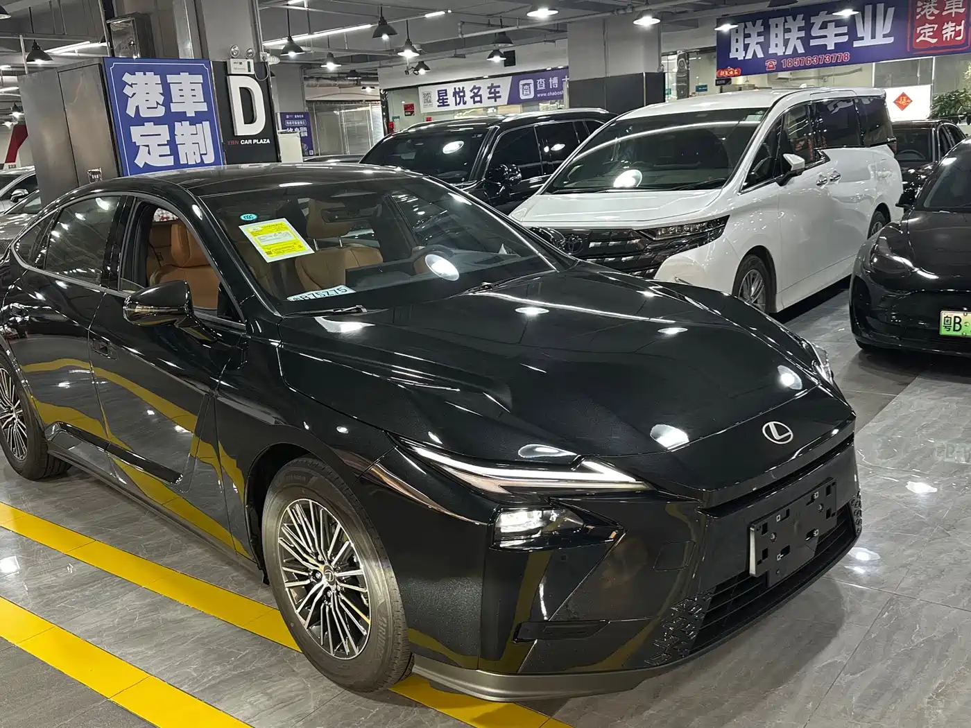 Lexus ES 2026 2025 Model 300h Base Version