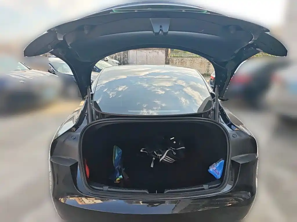 Tesla Model 3 2026 2025 Model Year Facelift Long Range Rear-Wheel Drive