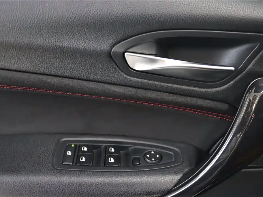 BMW 1 Series (Import) 2013 Facelift 118i Sport Model фото 11