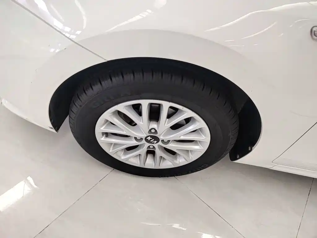 Kia K2 2018 2017 Sedan 1.4L AT 15th Anniversary Special Edition GLS