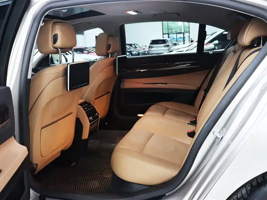 BMW 7 Series 2014 730Li Premium фото 5