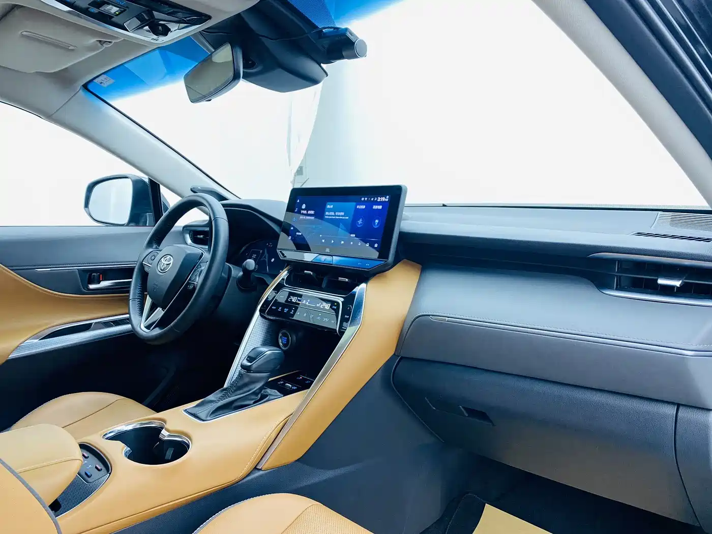 Toyota Venza 2022 2.0L CVT AWD Ultimate Edition фото 14