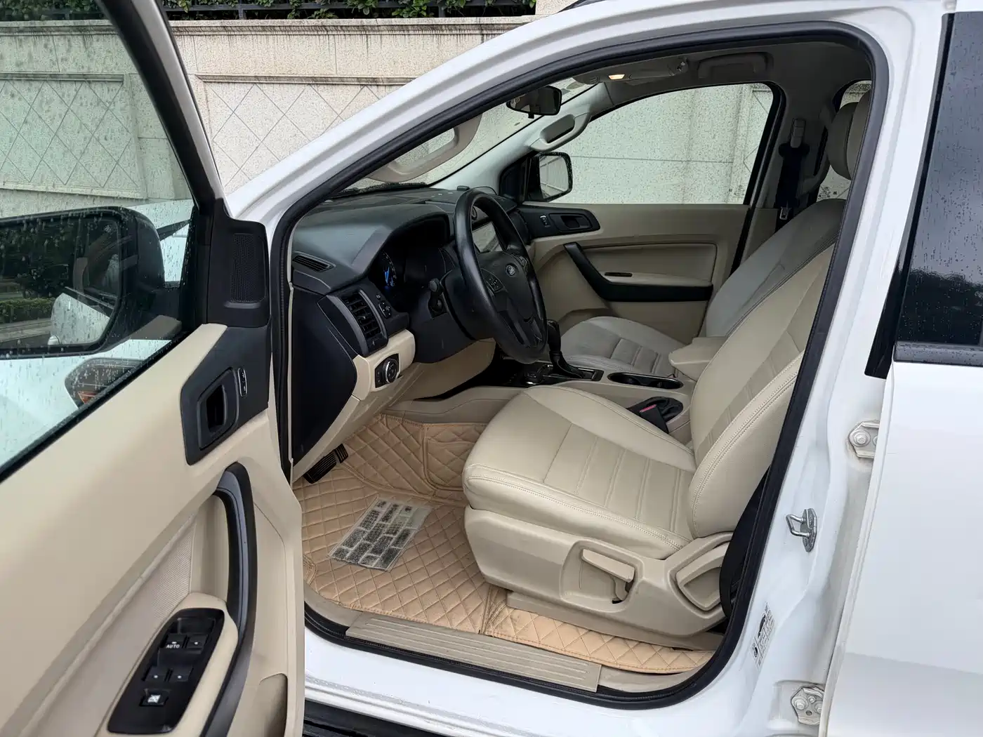 Ford Everest 2016 2.0T Gasoline Automatic 4WD Luxury Edition фото 6