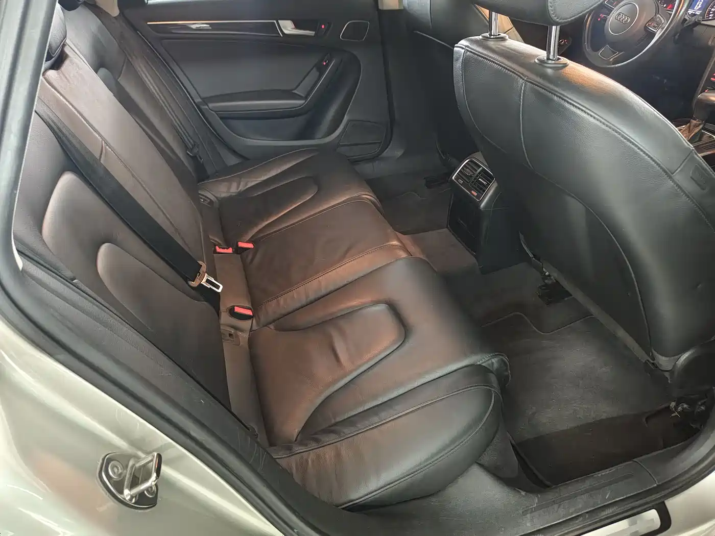 Audi A4L 2016 35 TFSI Collector's Edition S line Comfort фото 7