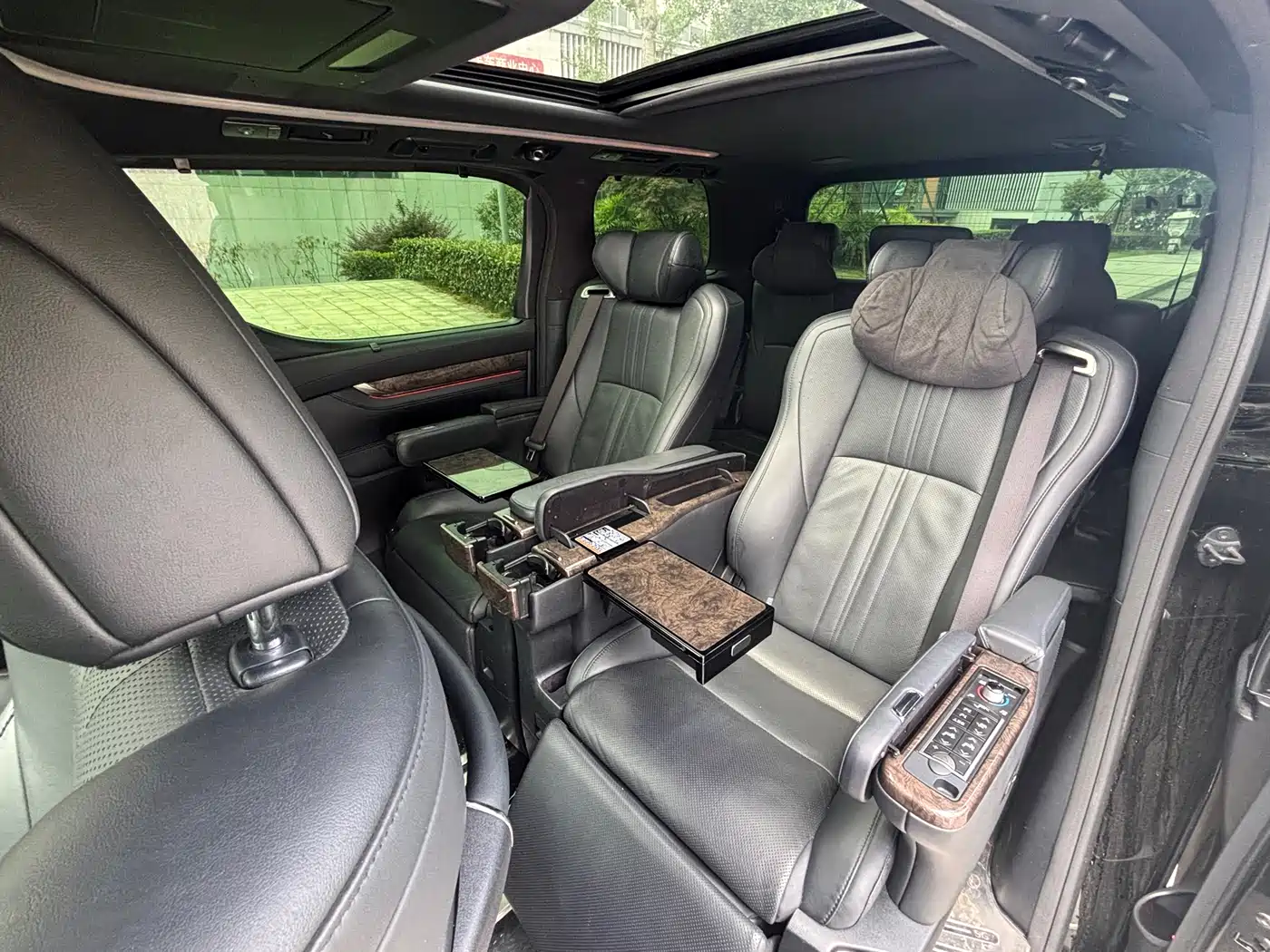 Toyota Alphard 2021 Hybrid 2.5L Premium фото 10