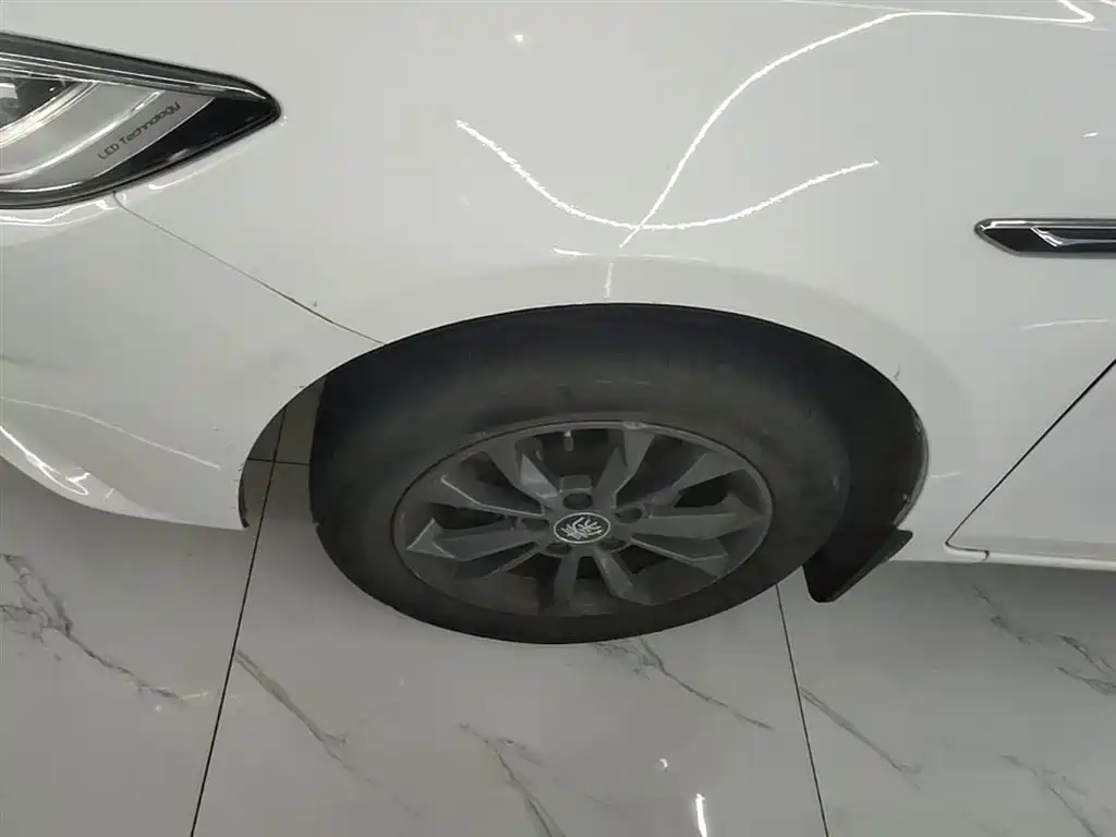 BYD Qin 2019 1.5L Automatic Luxury Edition фото 23