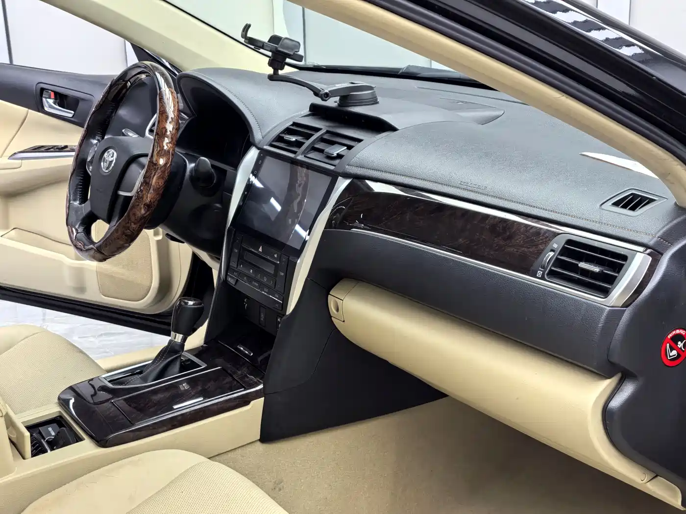 Toyota Camry 2016 2.0G 10th Anniversary Leading Edition фото 10