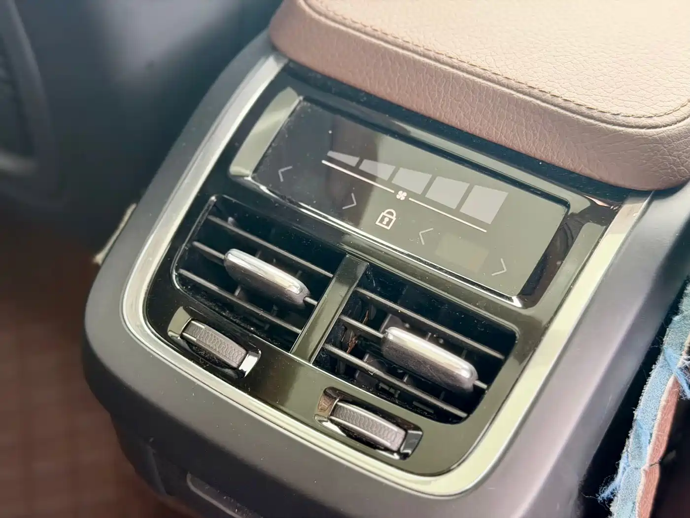 Фото 14 - Volvo XC90