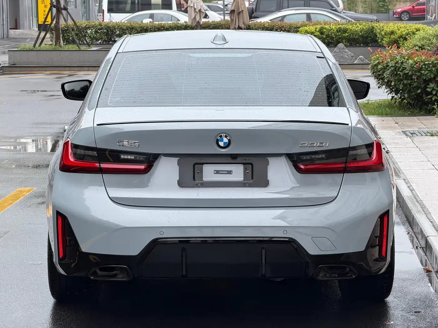 BMW 3 Series 2025 330i M Sport Night Edition фото 4