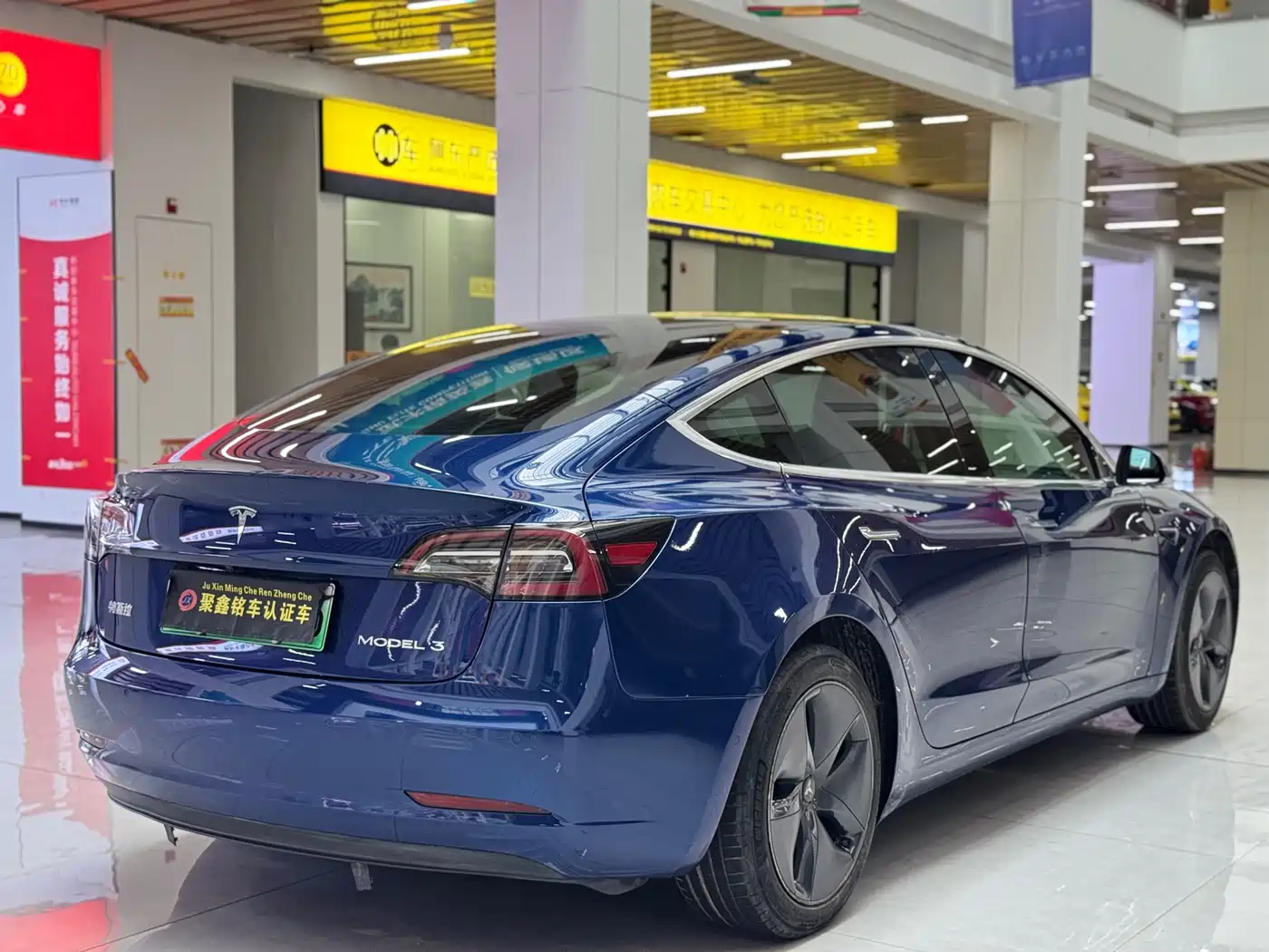 TESLA MODEL 3