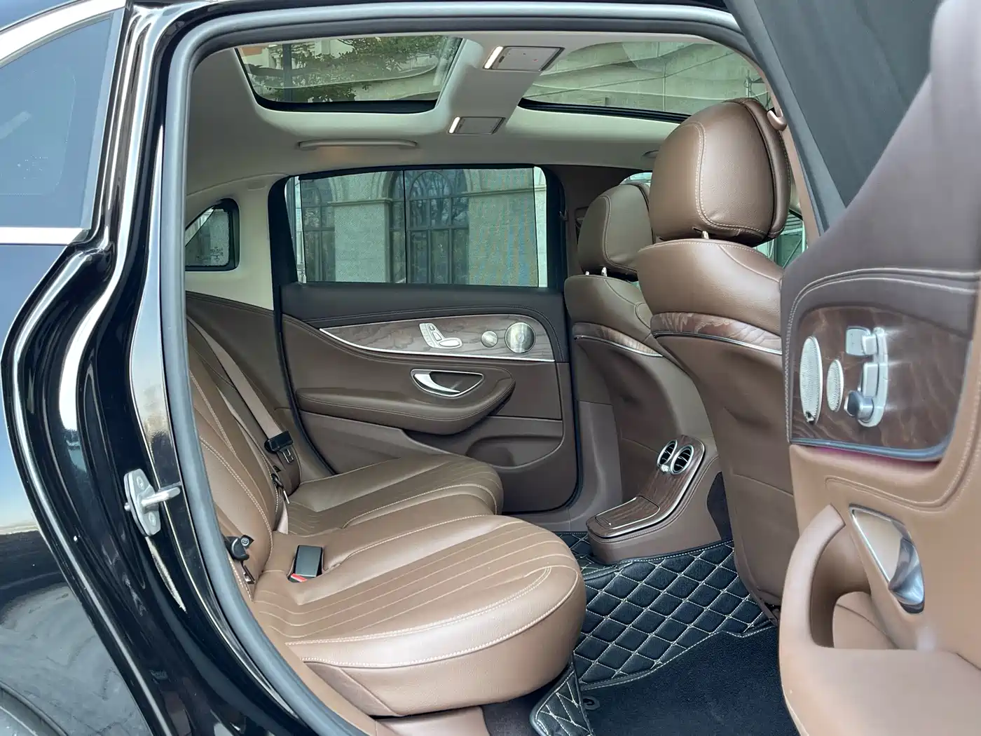 Mercedes-Benz E-Class 2022 Second Facelift E 300 L Luxury фото 17