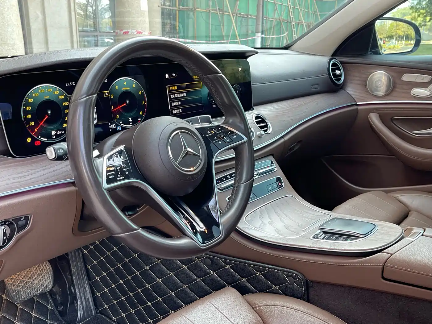 Mercedes-Benz E-Class 2022 Second Facelift E 300 L Luxury фото 12