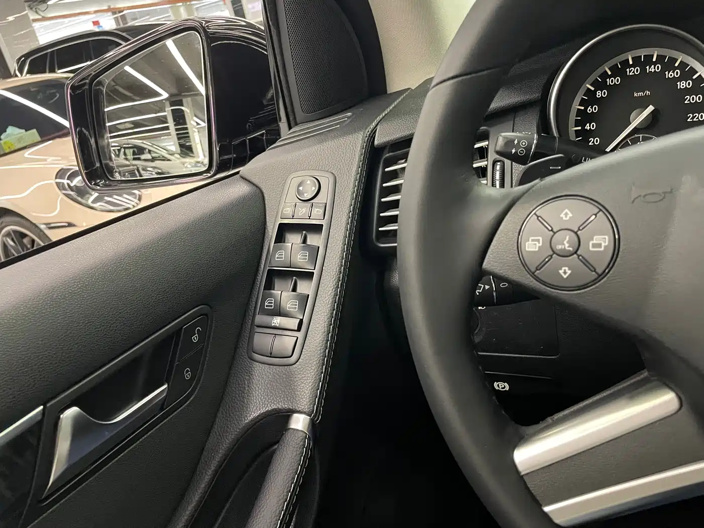 Mercedes-Benz R-Class 2017 R 320 4MATIC Business Collector's Edition фото 15