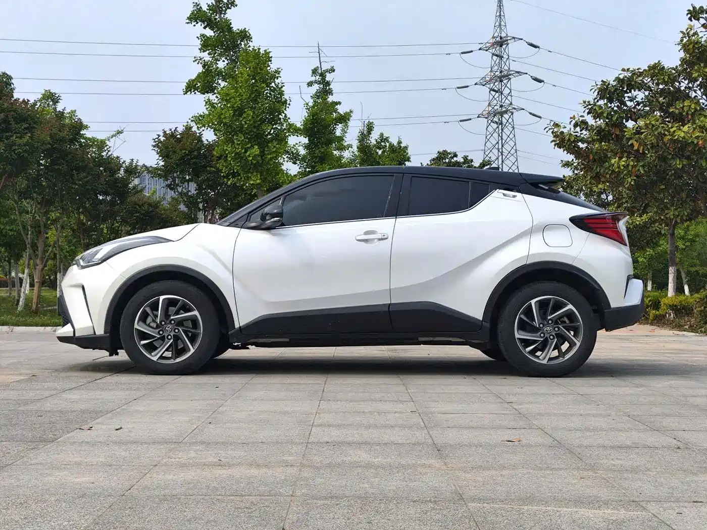 Toyota C-HR 2021 2.0L Luxury Edition фото 7
