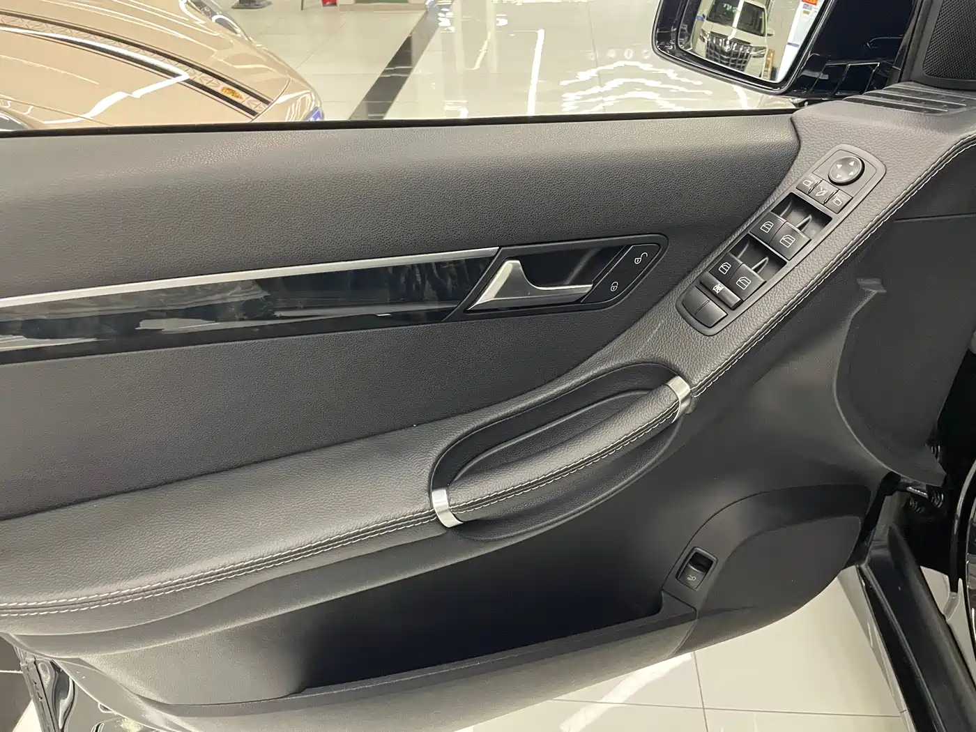 Mercedes-Benz R-Class 2017 R 320 4MATIC Business Collector's Edition фото 30