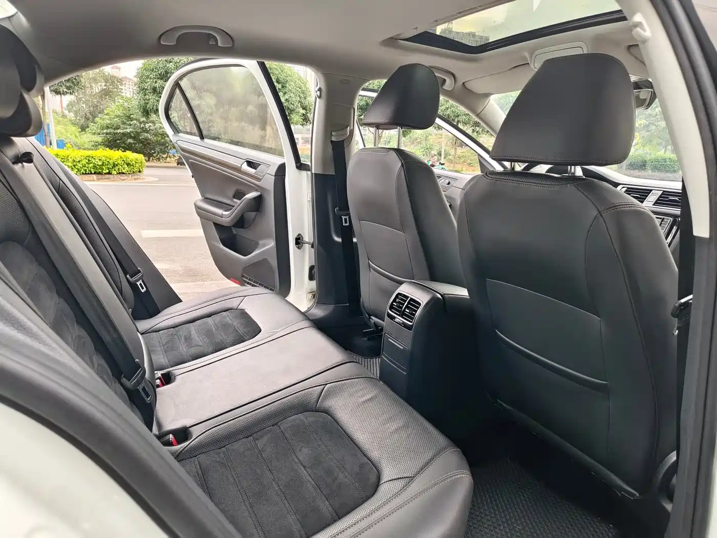 Volkswagen Sagitar 2017 1.6L Automatic Comfort фото 12