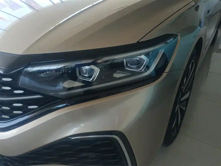 Volkswagen Passat 2022 330TSI Starry Sky Premium Edition фото 5