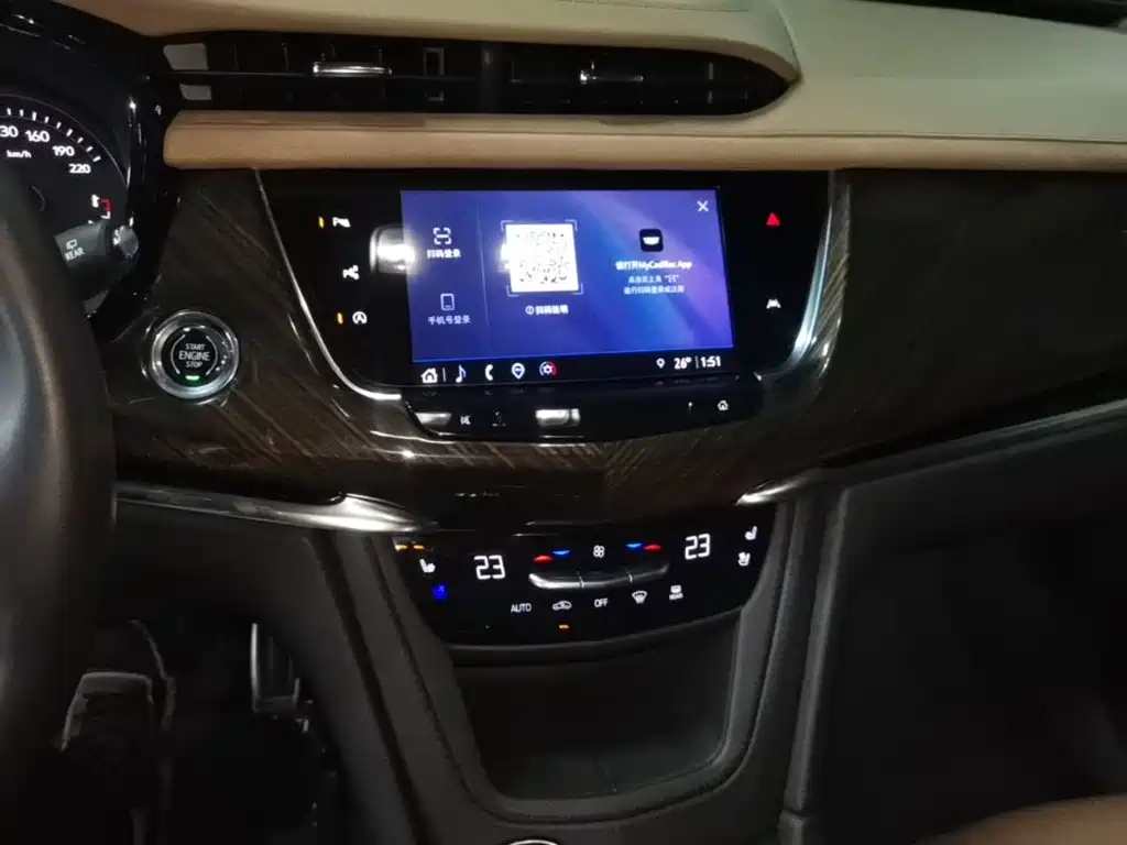 CADILLAC XT6