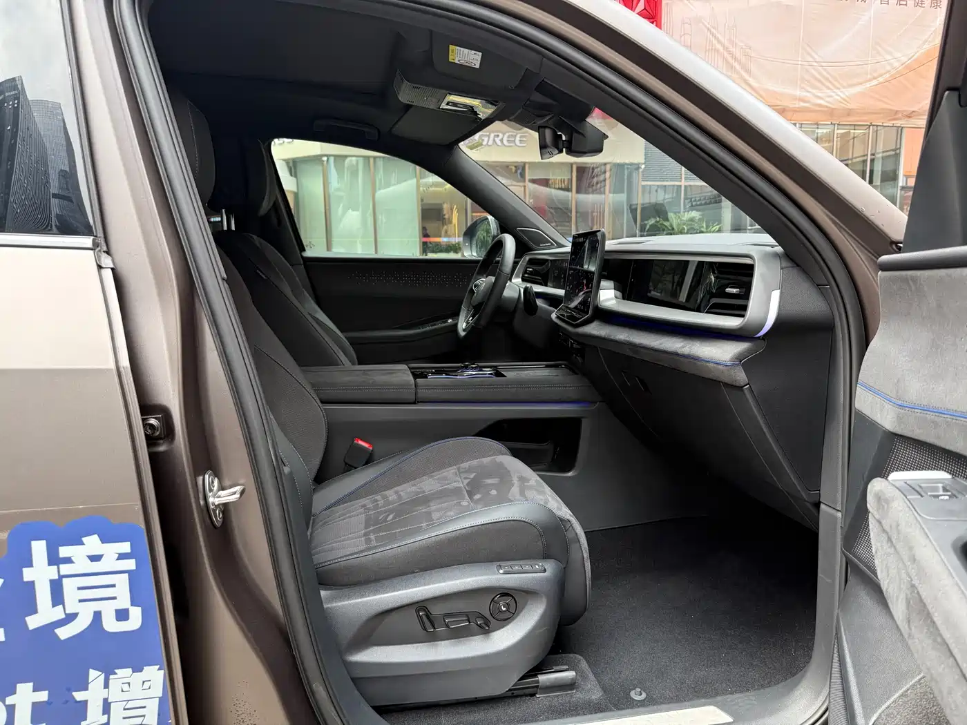 Volkswagen Teramont 2025 Teramont Pro 450TSI 4WD Summit Edition фото 14