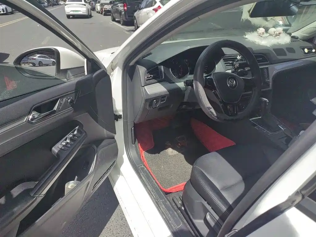 Volkswagen Lamando 2015 230TSI DSG Style фото 14