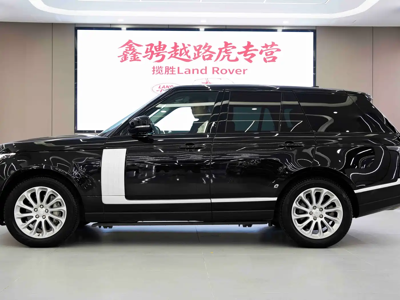 Land Rover Range Rover 2019 3.0 SCV6 Heritage Edition фото 3