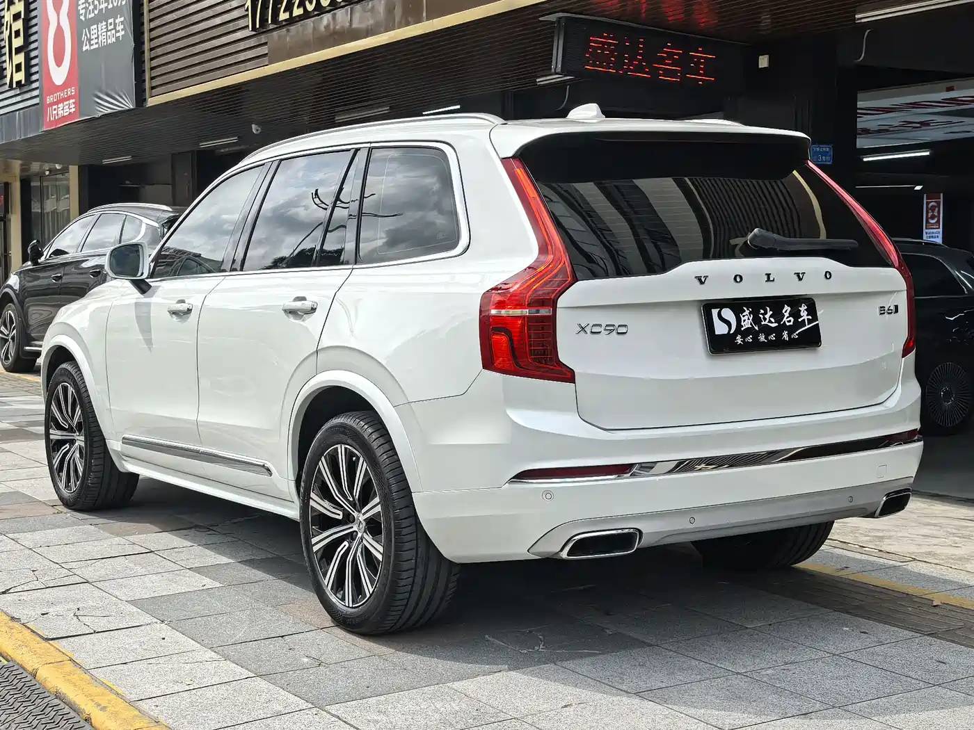 VOLVO XC90