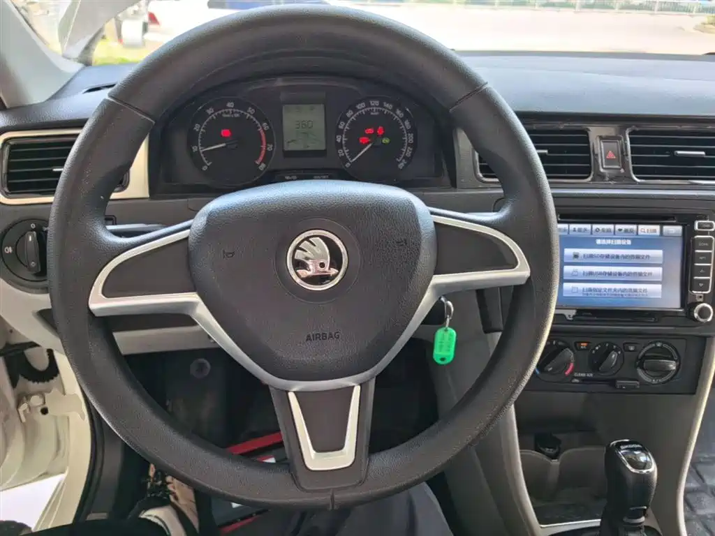 Škoda Rapid 2016 1.6L Automatic Forward Edition фото 10