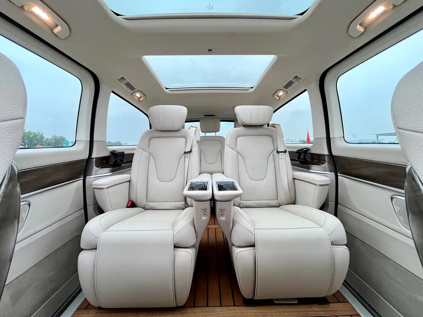 Mercedes-Benz V-Class 2021 V 260 L Long Wheelbase Premium Edition фото 16
