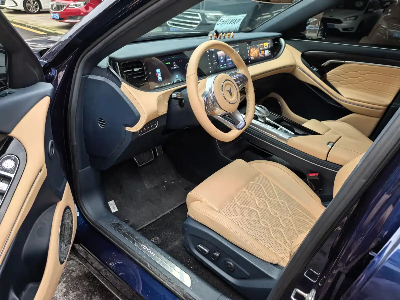 Voyah Auto VOYAH FREE 2023 4WD Extended Range Edition фото 6