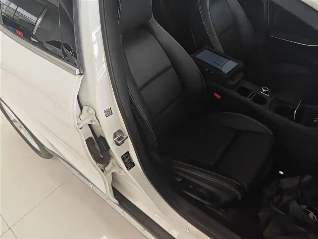 Mercedes-Benz GLA 2018 GLA 200 Dynamic фото 16