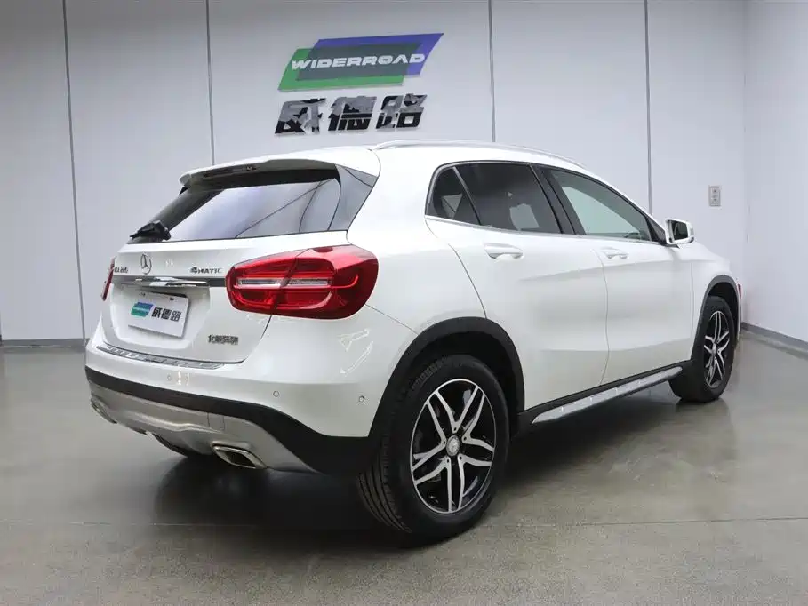 Mercedes-Benz GLA 2016 GLA 220 4MATIC Fashion фото 3