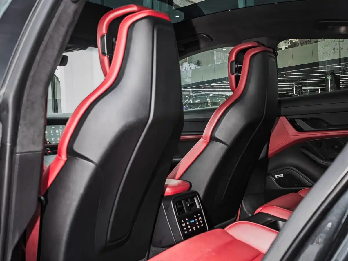 صورة 8 - Porsche Taycan